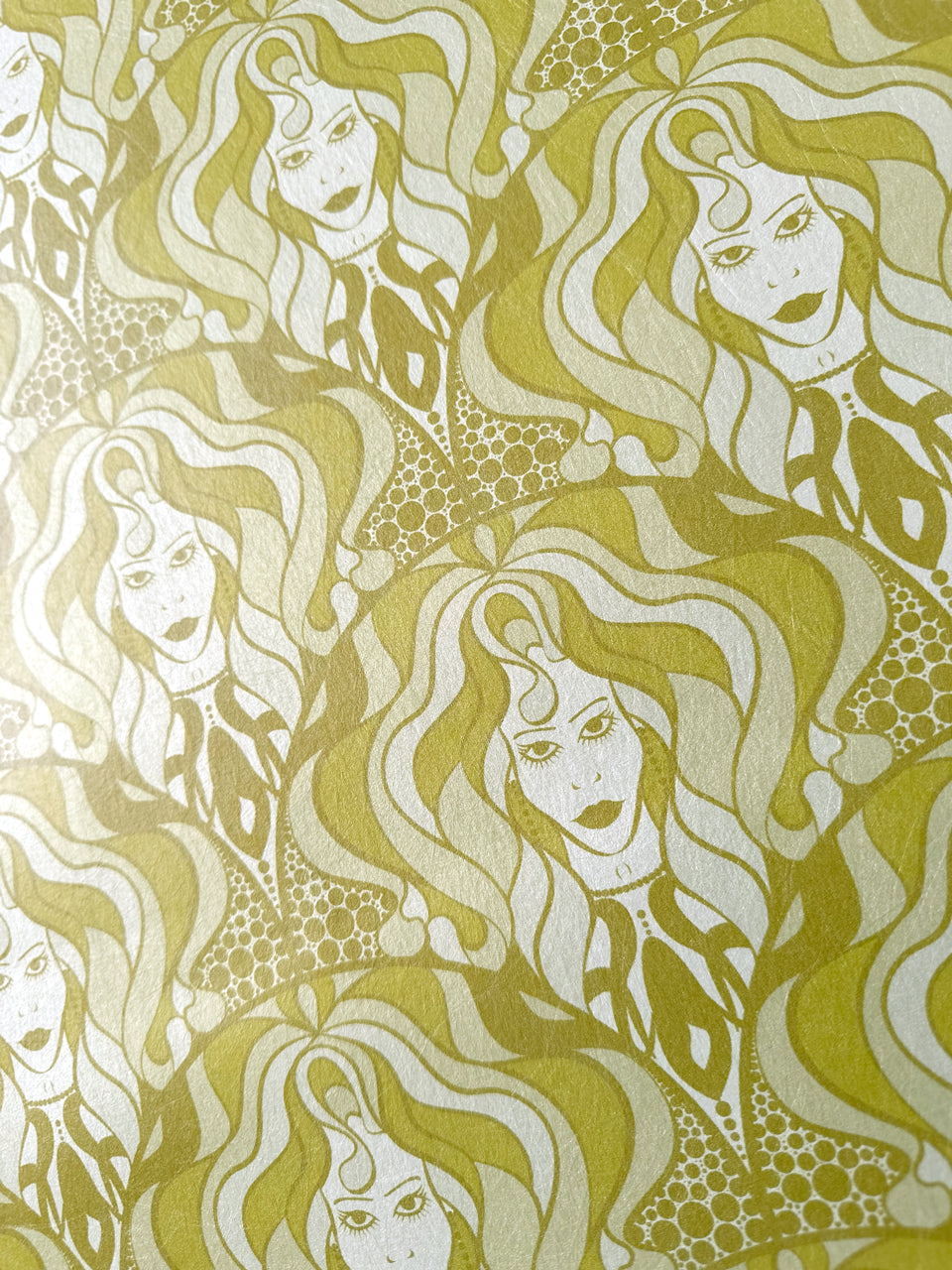 Bold diva-illustration wallpaper with glamorous 70s vibe and retro-style repeat pattern.
